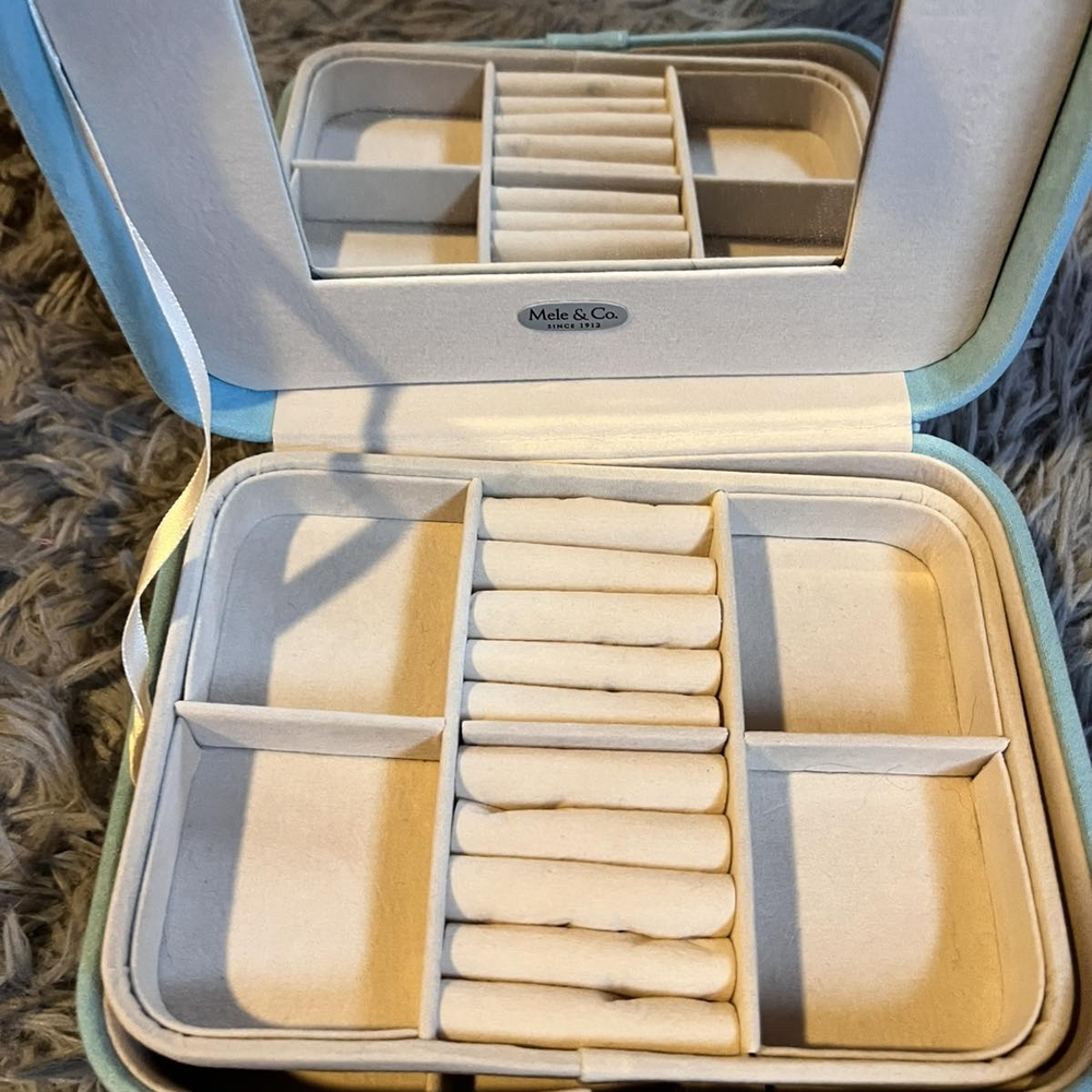 Blue Jewelry Organizer